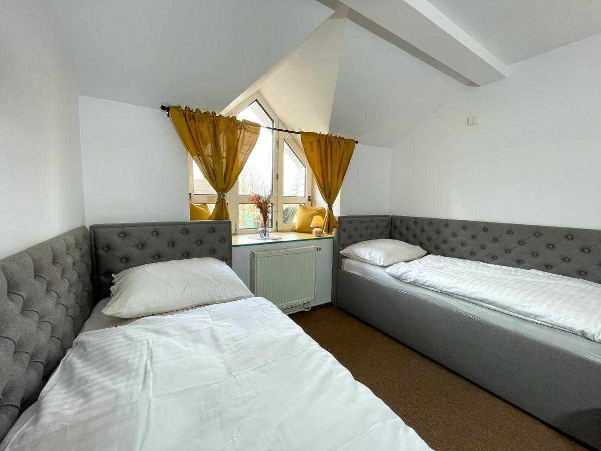 Hotel Colchi Unicov Екстер'єр фото