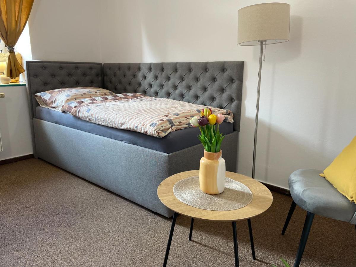 Hotel Colchi Unicov Екстер'єр фото