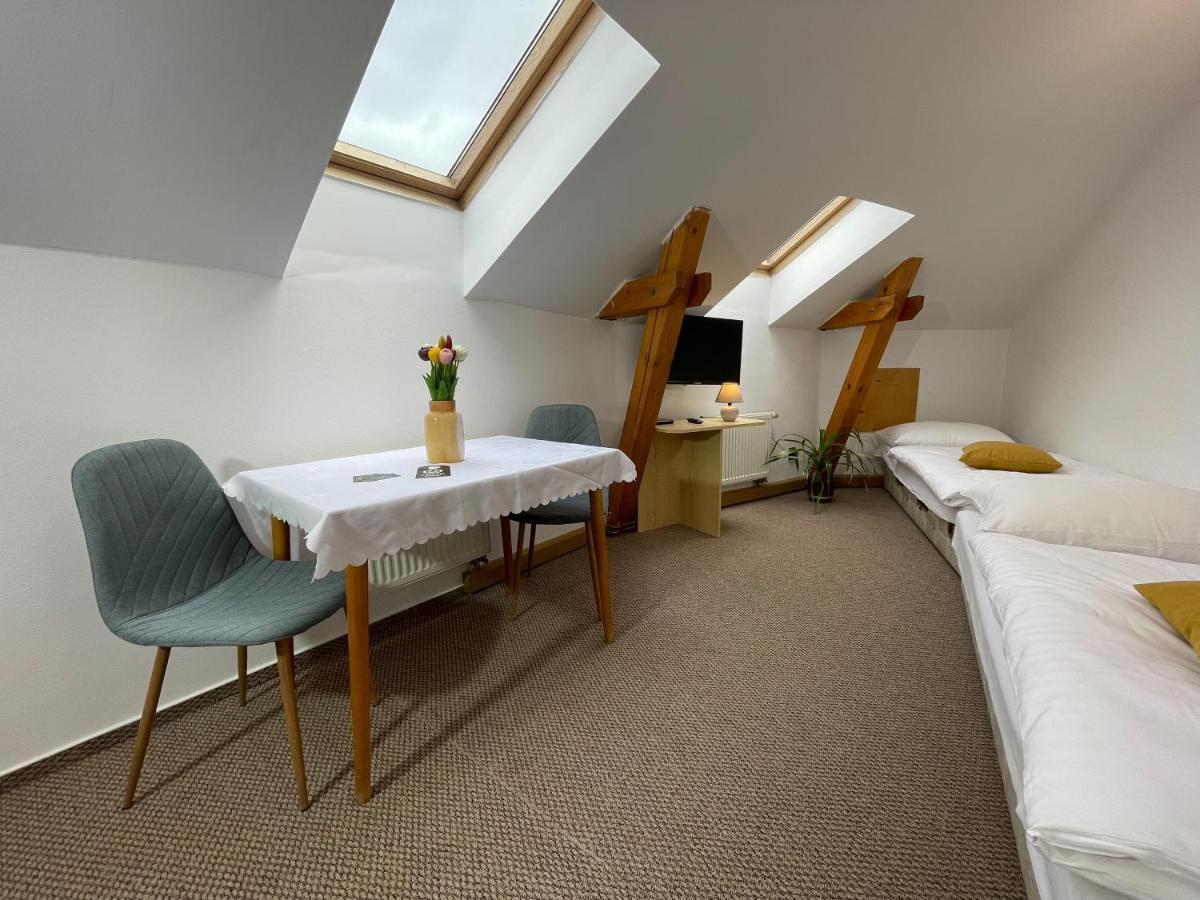 Hotel Colchi Unicov Екстер'єр фото